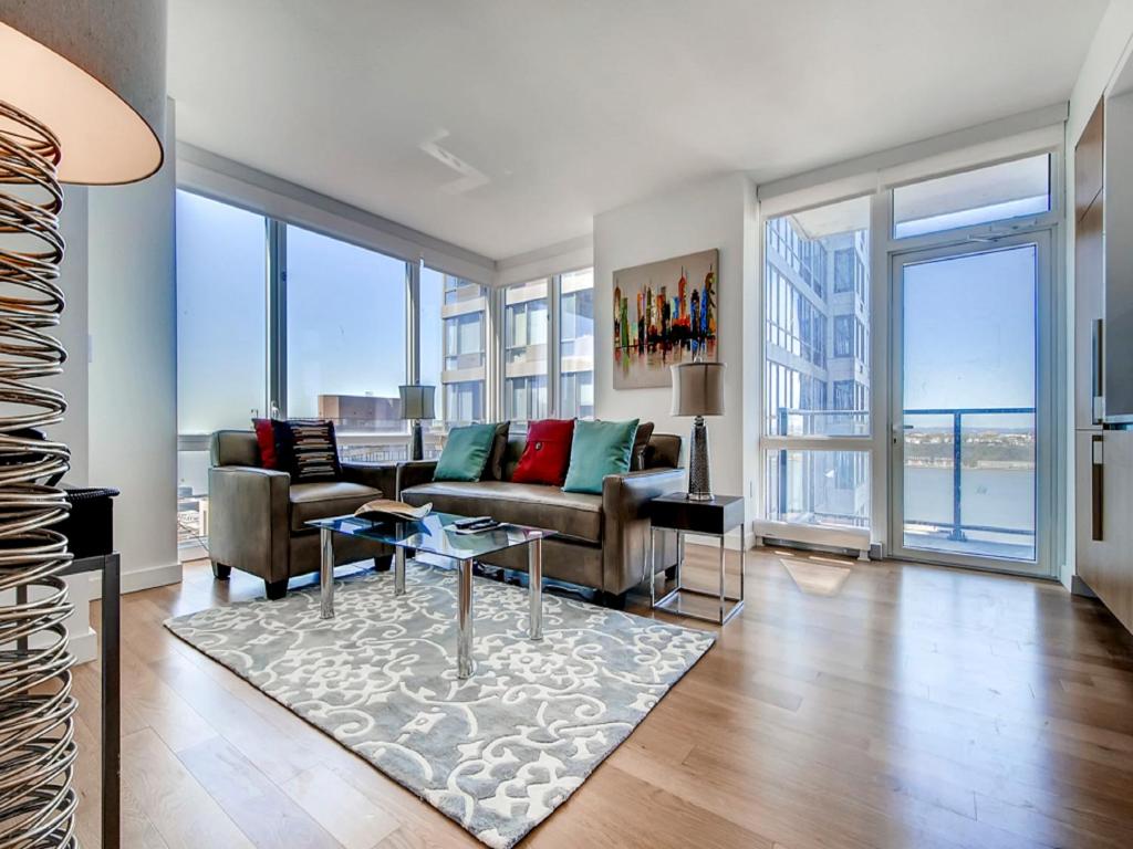 Global Luxury Suites at Sky - main image