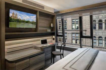 Carnegie Hotel - image 2