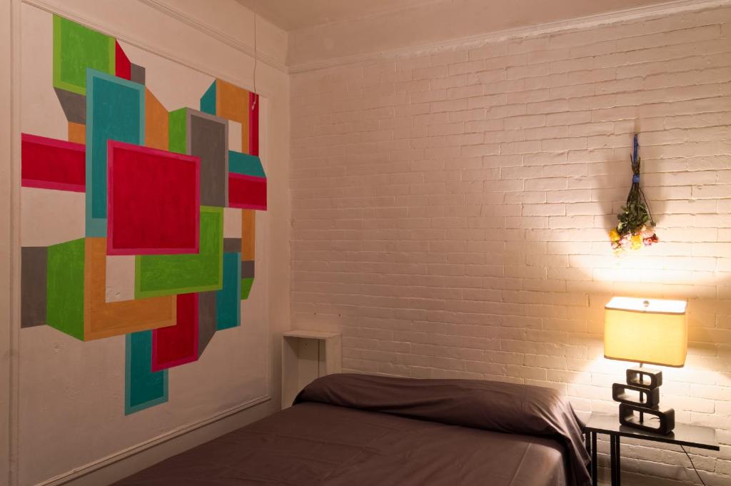 Carlton Arms Hotel - image 5