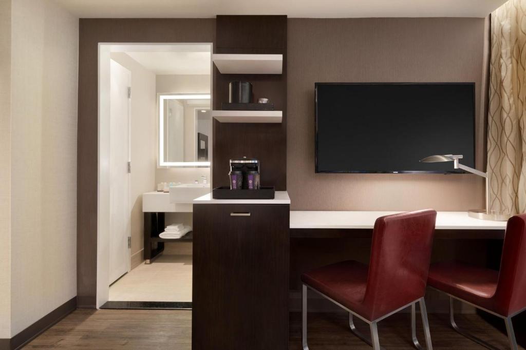 Embassy Suites By Hilton New York Manhattan Times Square - image 3