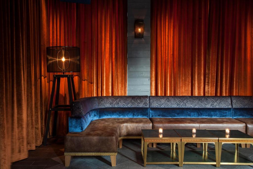 MOXY NYC Times Square - image 3