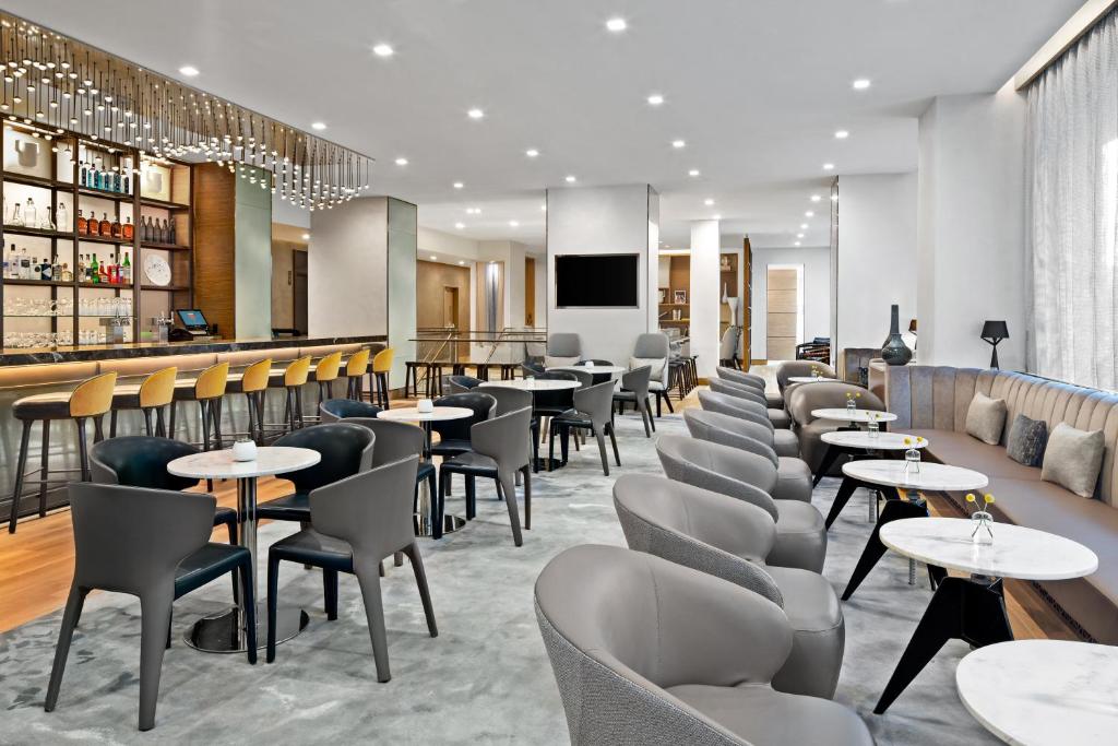 AC Hotel by Marriott New York Downtown - image 3