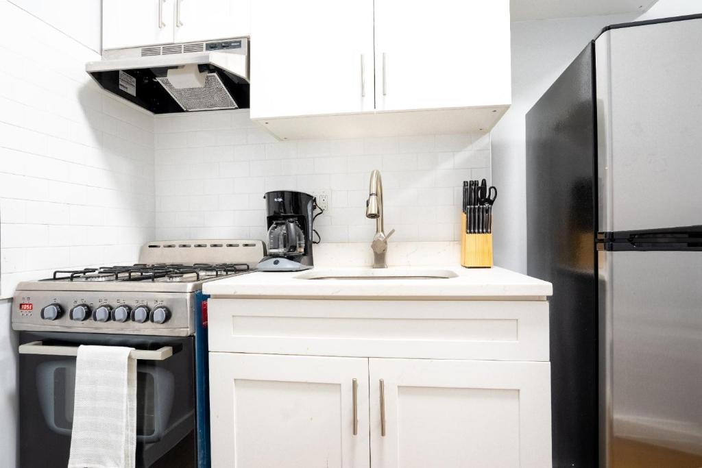 Little Italy Manhattan 30 Day Rentals - image 5