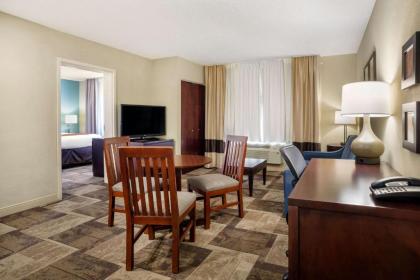 Comfort Inn & Suites Newark - image 14