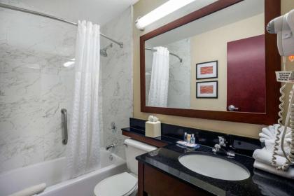 Comfort Inn & Suites Newark - image 2