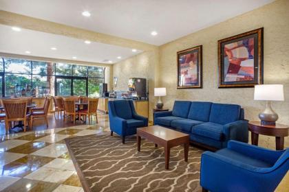 Comfort Inn & Suites Newark - image 3