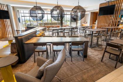 SpringHill Suites by Marriott Newark Fremont - image 12