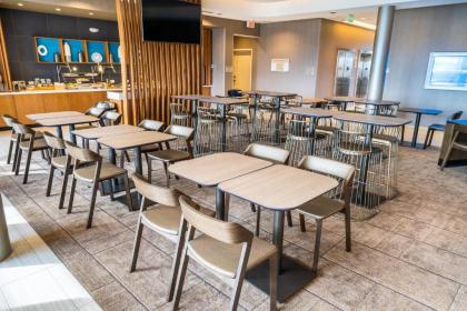 SpringHill Suites by Marriott Newark Fremont - image 13