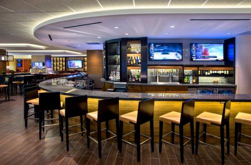 Newark Liberty International Airport Marriott - image 3
