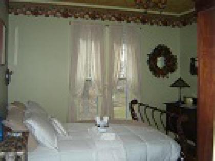 Vintage Gardens Bed & Breakfast  - image 6