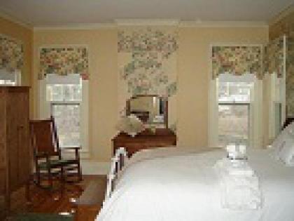 Vintage Gardens Bed & Breakfast  - image 7