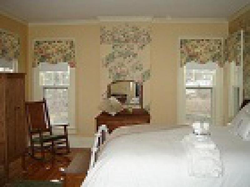Vintage Gardens Bed & Breakfast  - image 7