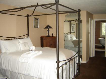 Vintage Gardens Bed & Breakfast  - image 8