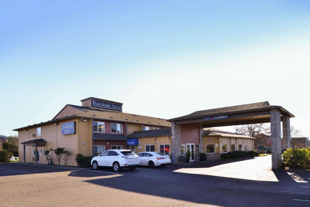 Travelodge Suites by Wyndham Newberg - main image