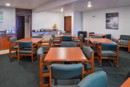 Travelodge Suites by Wyndham Newberg - image 12