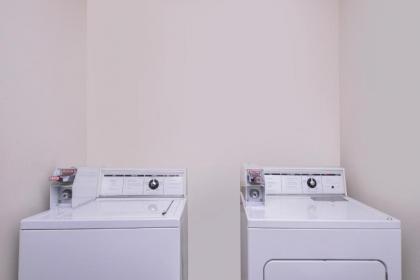 Travelodge Suites by Wyndham Newberg - image 13