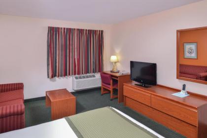 Travelodge Suites by Wyndham Newberg - image 8