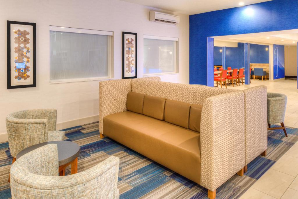 Holiday Inn Express Newberg - Wine Country an IHG Hotel - image 7