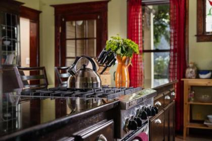 The Lions Gate Inn - image 12