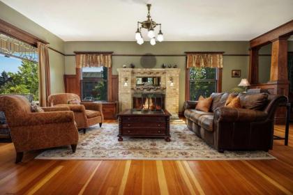 The Lions Gate Inn - image 2