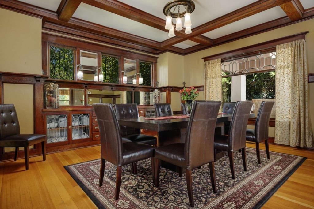 The Lions Gate Inn - image 5