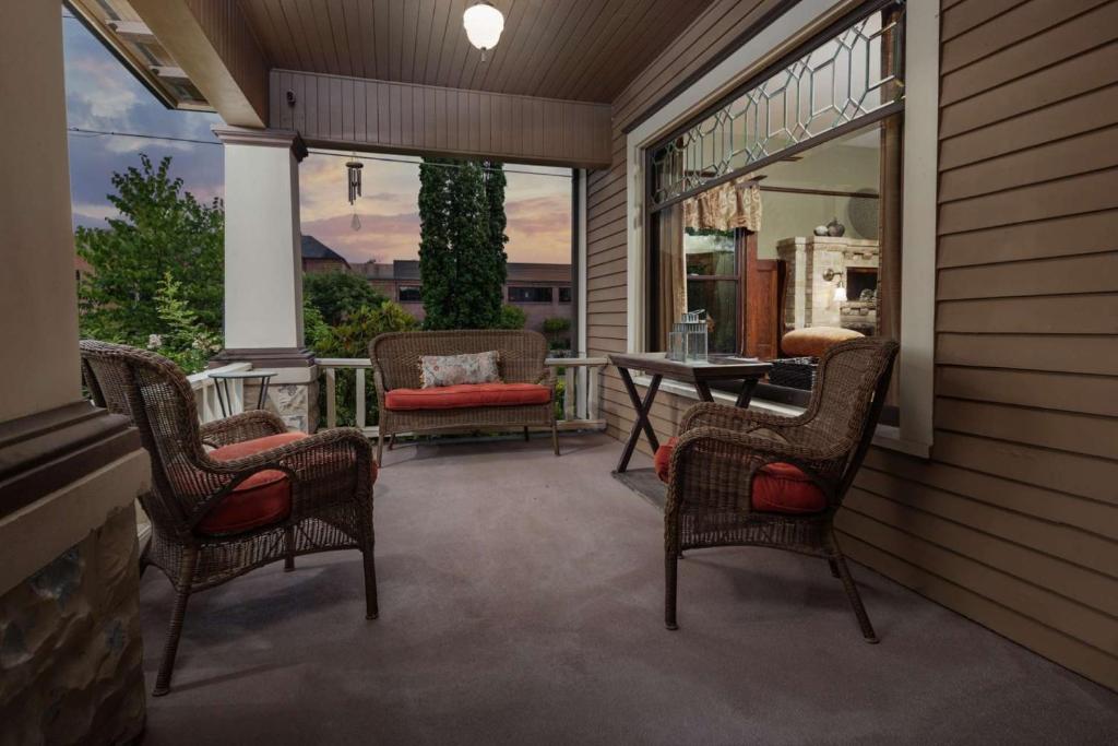 The Lions Gate Inn - image 6