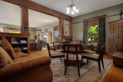 The Lions Gate Inn - image 7