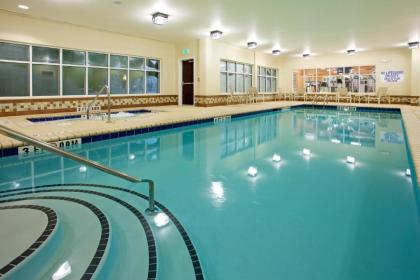Holiday Inn Express and Suites Newberry an IHG Hotel - image 4