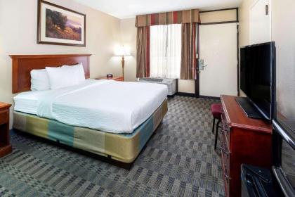 La Quinta by Wyndham Thousand Oaks-Newbury Park - image 11