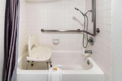 La Quinta by Wyndham Thousand Oaks-Newbury Park - image 12