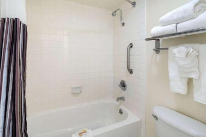 La Quinta by Wyndham Thousand Oaks-Newbury Park - image 13