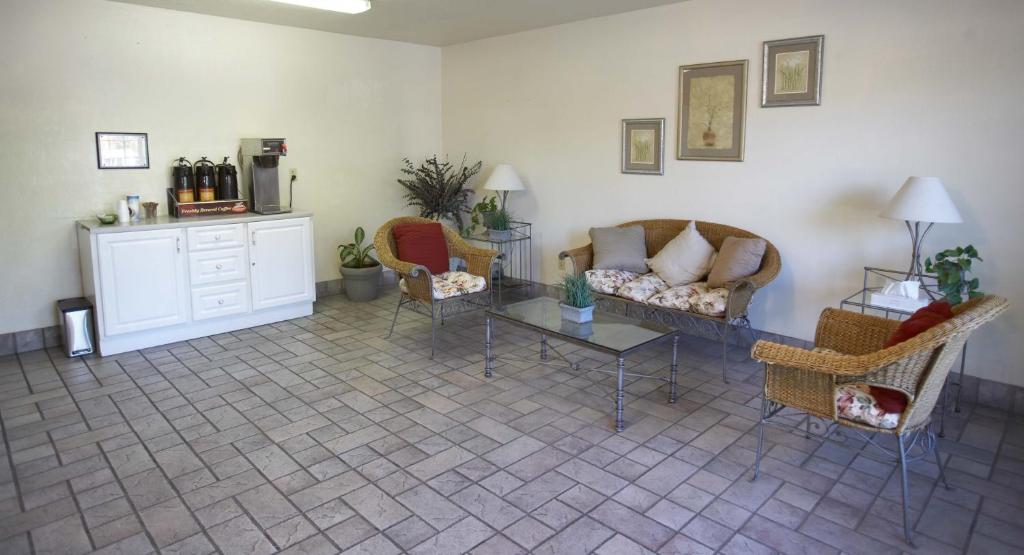 Premier Inns Thousand Oaks - image 2