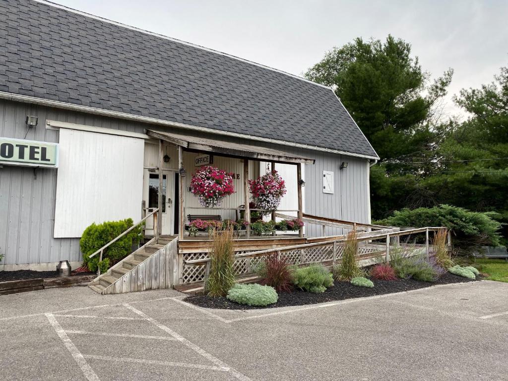 Lake Ontario Motel & Inn - main image