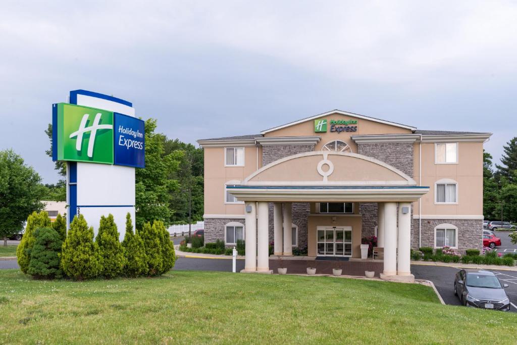 Holiday Inn Express Hartford-Newington an IHG Hotel - main image