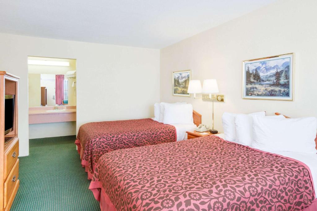 Days Inn by Wyndham Newport - image 3