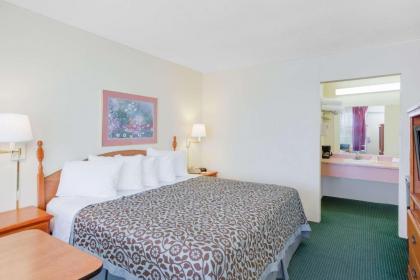 Days Inn by Wyndham Newport - image 8