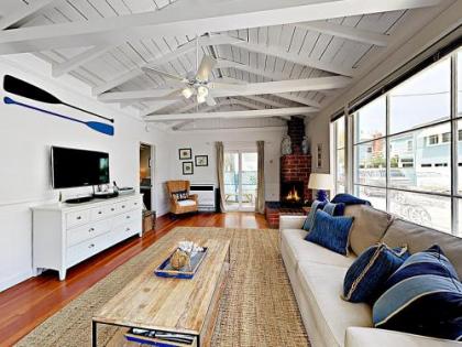 Balboa Island Charmer Townhouse - image 1