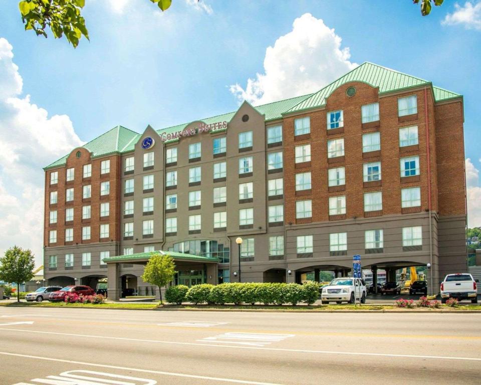 Comfort Suites Newport - Cincinnati Riverfront - image 2
