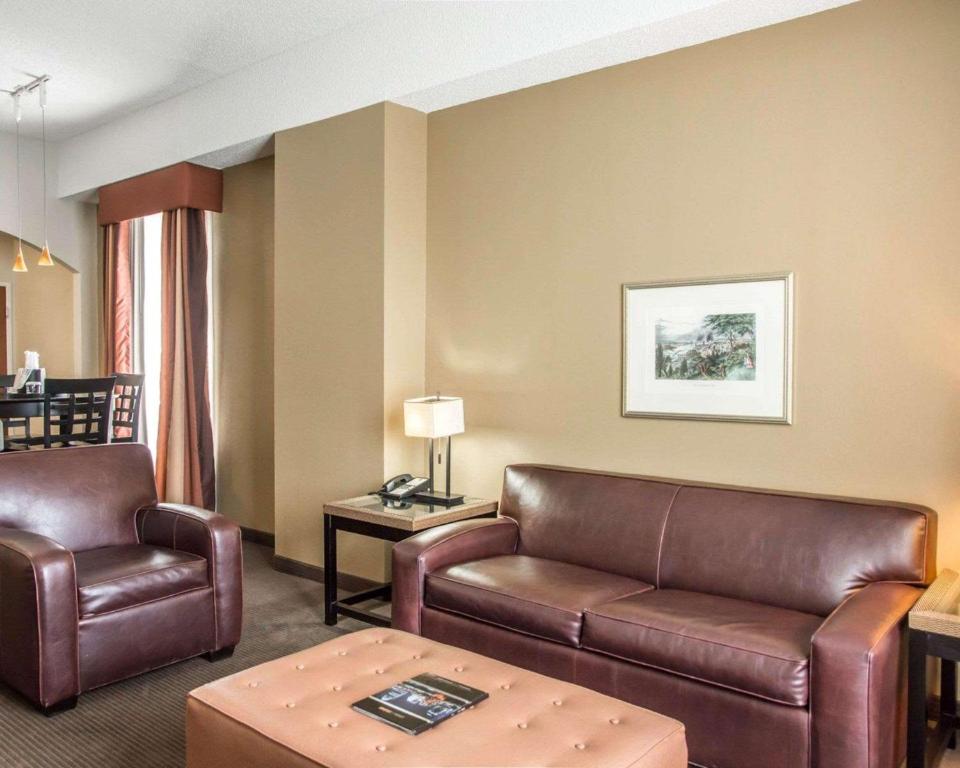 Comfort Suites Newport - Cincinnati Riverfront - image 3