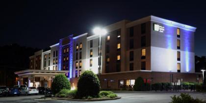 Holiday Inn Express & Suites Newport News an IHG Hotel - image 13