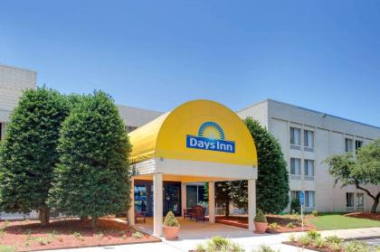 Days Inn by Wyndham Newport News City Center Oyster Point Newport News Virginia