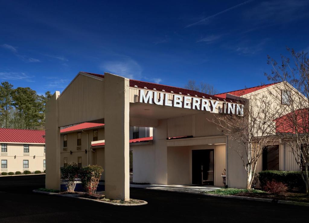 Mulberry Inn and Plaza - image 2