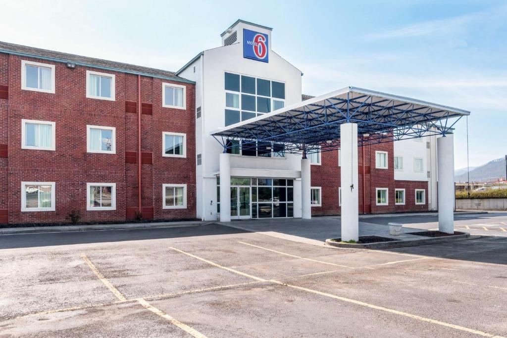 Motel 6-Newport TN - main image