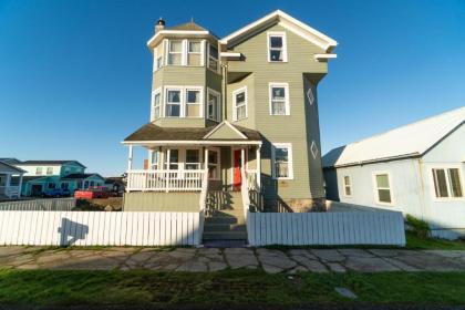Endeavour Research Leadership Award Housing