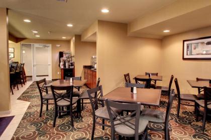 Cobblestone Hotel & Suites - Newton - image 14