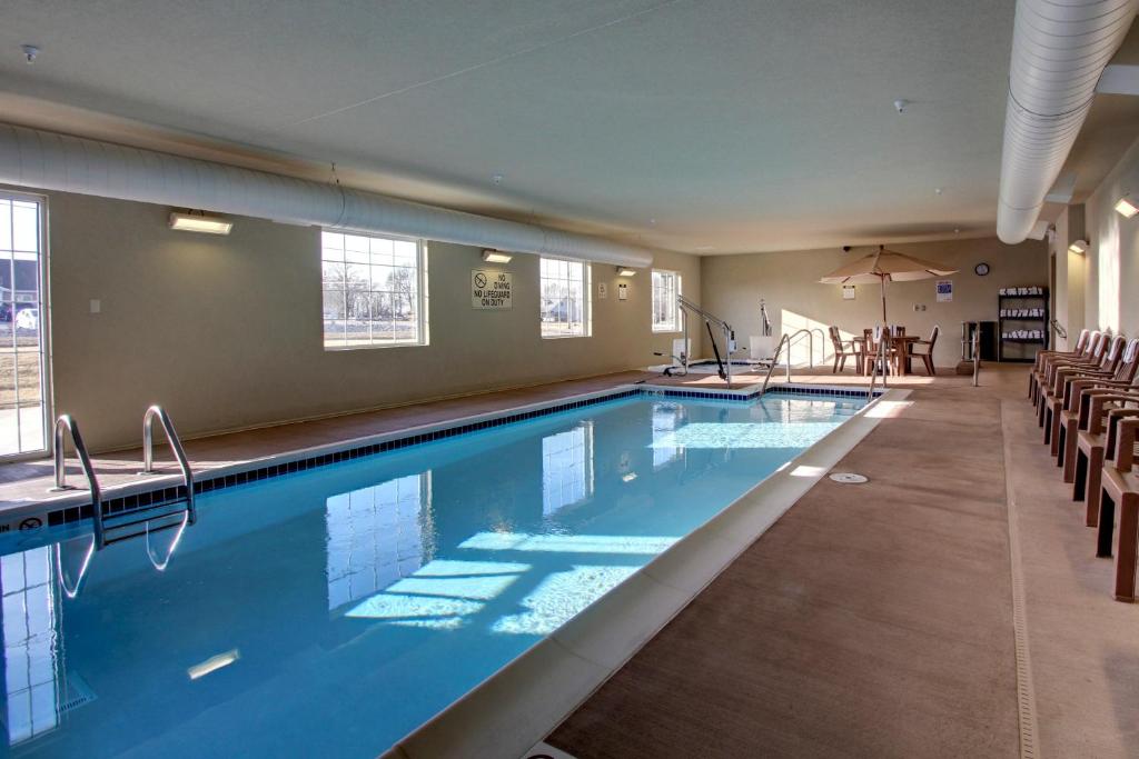 Cobblestone Hotel & Suites - Newton - image 6