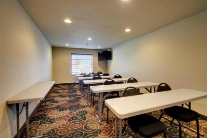 Cobblestone Hotel & Suites - Newton - image 9