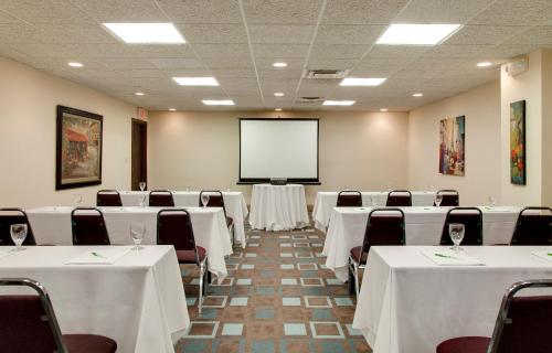 Holiday Inn Niagara Falls-Scenic Downtown an IHG Hotel - image 2