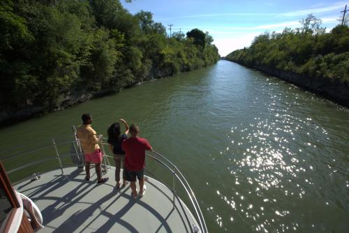 Holiday Inn Niagara Falls-Scenic Downtown an IHG Hotel - image 5