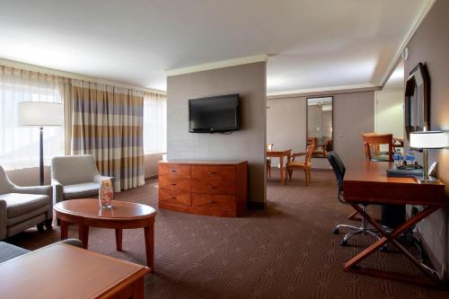Sheraton Niagara Falls - image 4